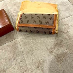 Dooney & Bourke wallet